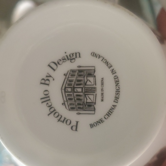 Collection of cups and a plate....all great pieces - Picture 5 of 6